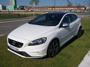 VOLVO V40 de segunda mano / 2.0 150 cv D3 R DESING 5p Manual