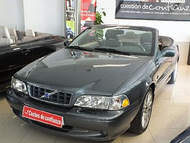 VOLVO C70 2.4 200 cv 2.4 JUST BLAC T5 CAB 2p Automatico